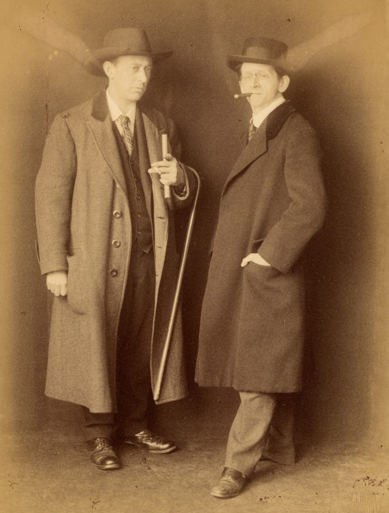 Schönberg, Zemlinsky, debout, avec manteaux et feutres