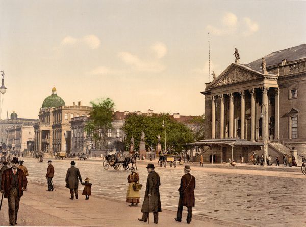 Vue de la place de l’opéra de Berlin au début du siècle dernier